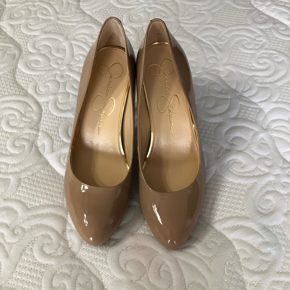 Jessica Simpson Nude patent 4.5” heels Sz:8